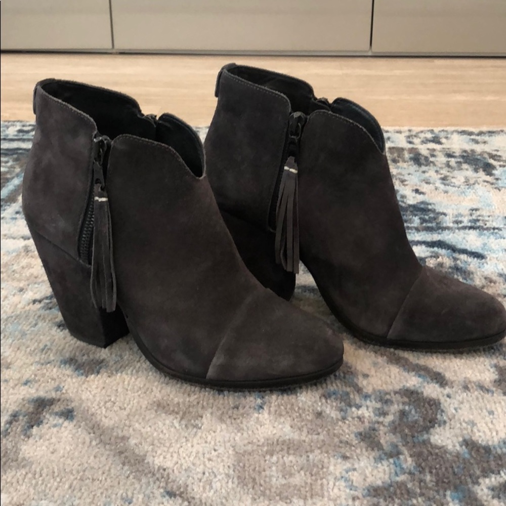 Rag & Bone size 38 grey suede booties